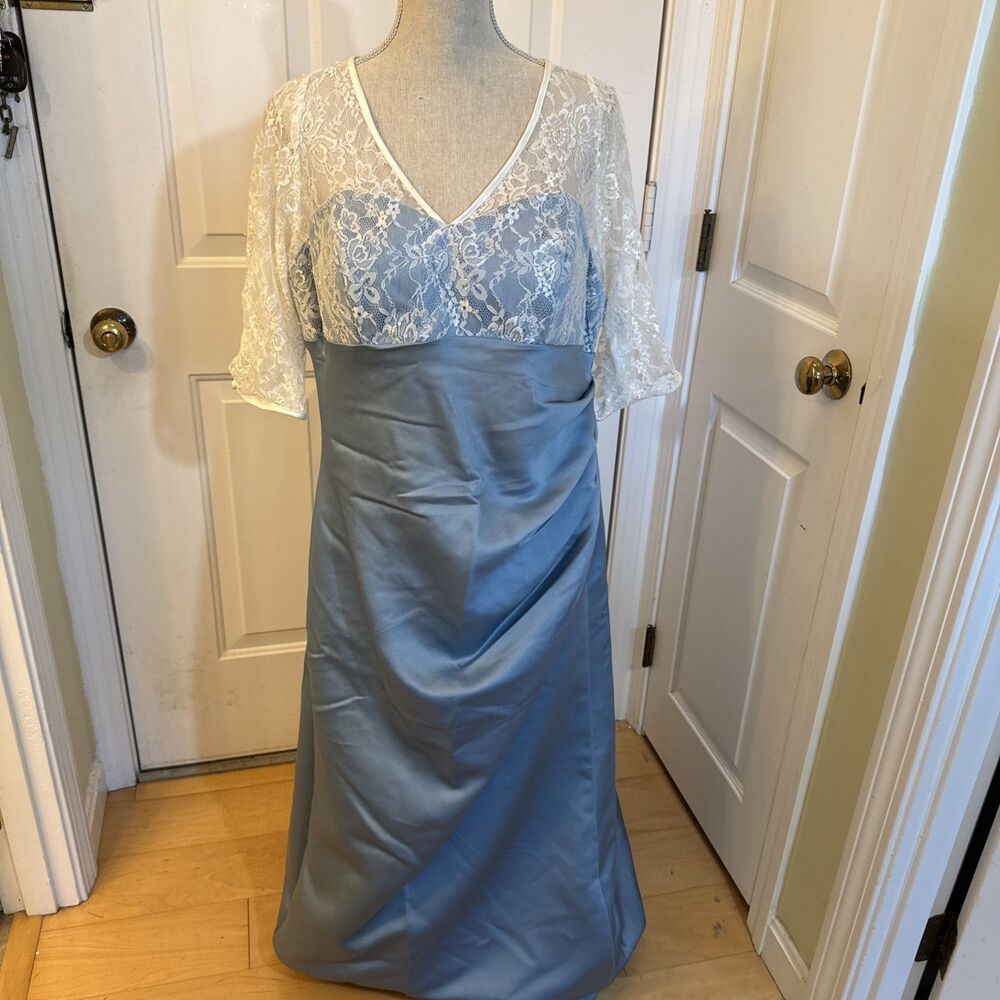 BLUE BEAUTY Alfred Angelo Blue Lace Gown Short sleeved Maxi Dress Size 18